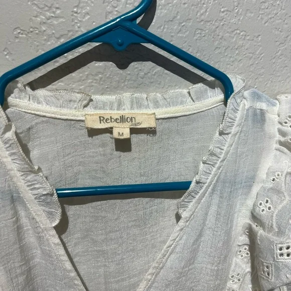 Rebellion cream blouse size M - Picture 2 of 3